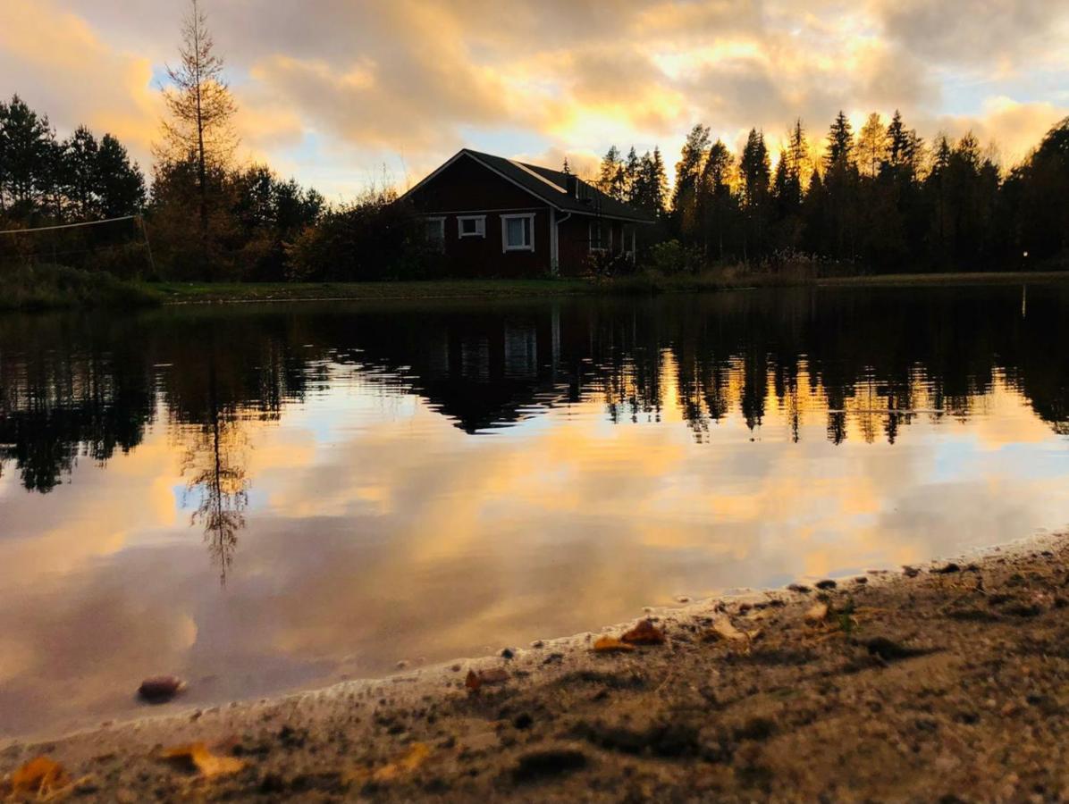 Hannunluhdan Lomamoekit Karijoki Esterno foto